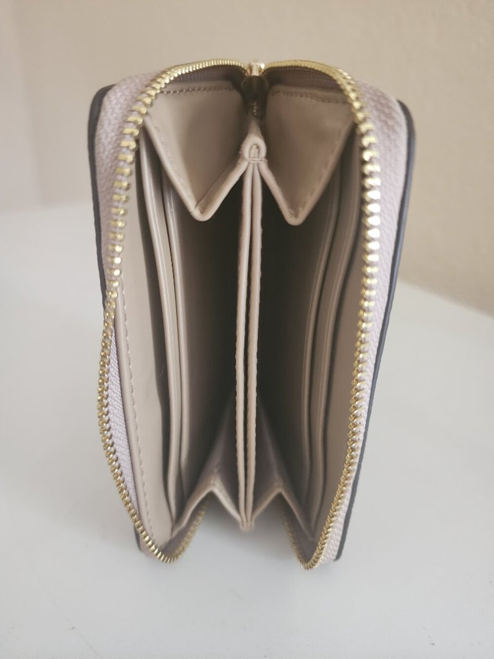 Michael Kors Jet Set Small Zip-Around Card Case in Husk - Picture 3 of 3